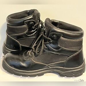 Skechers’Men’s size 8 padded collar composite toe work boots